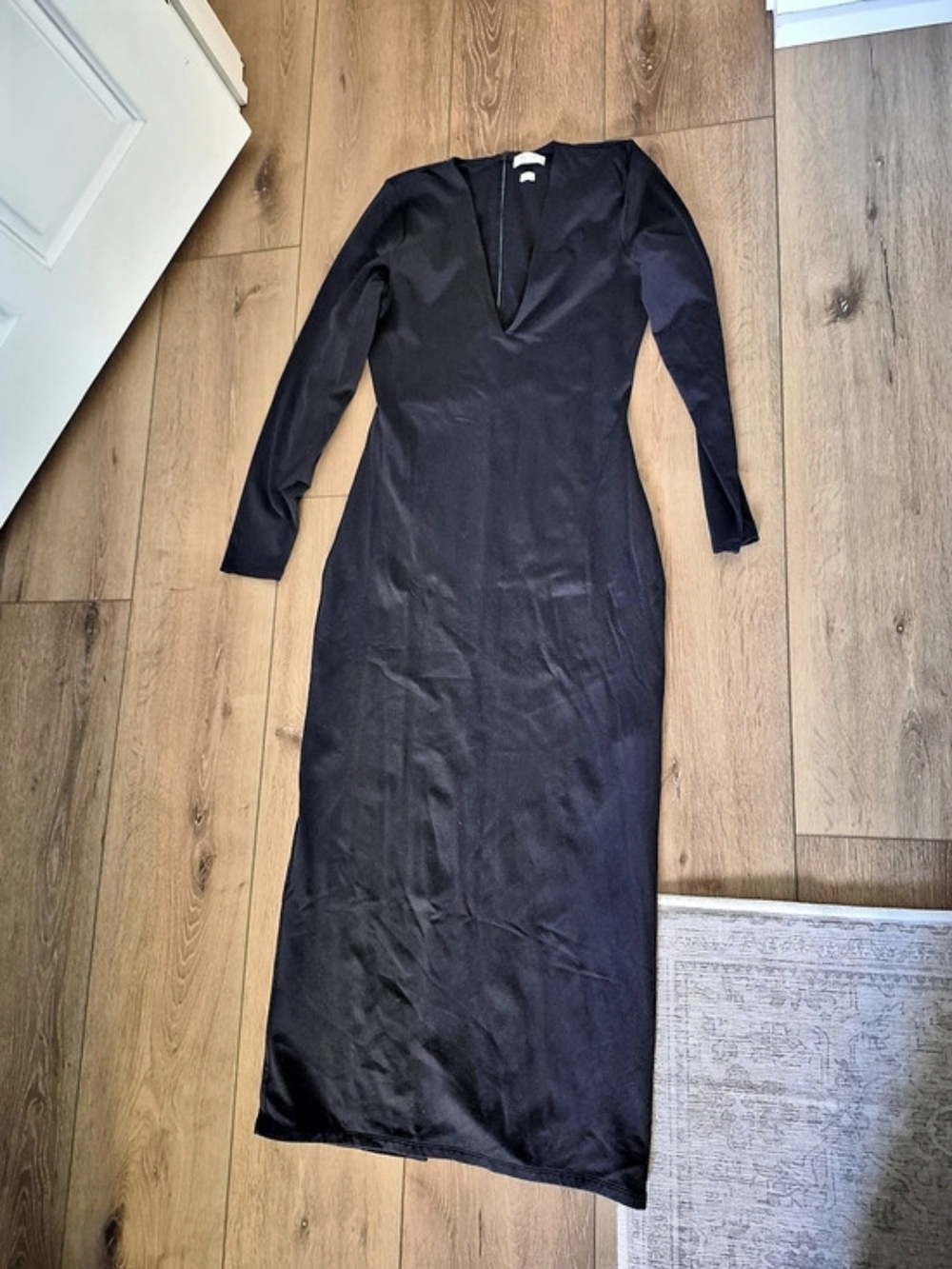 Babaton Contour V-Neck Longsleeve Dress Black